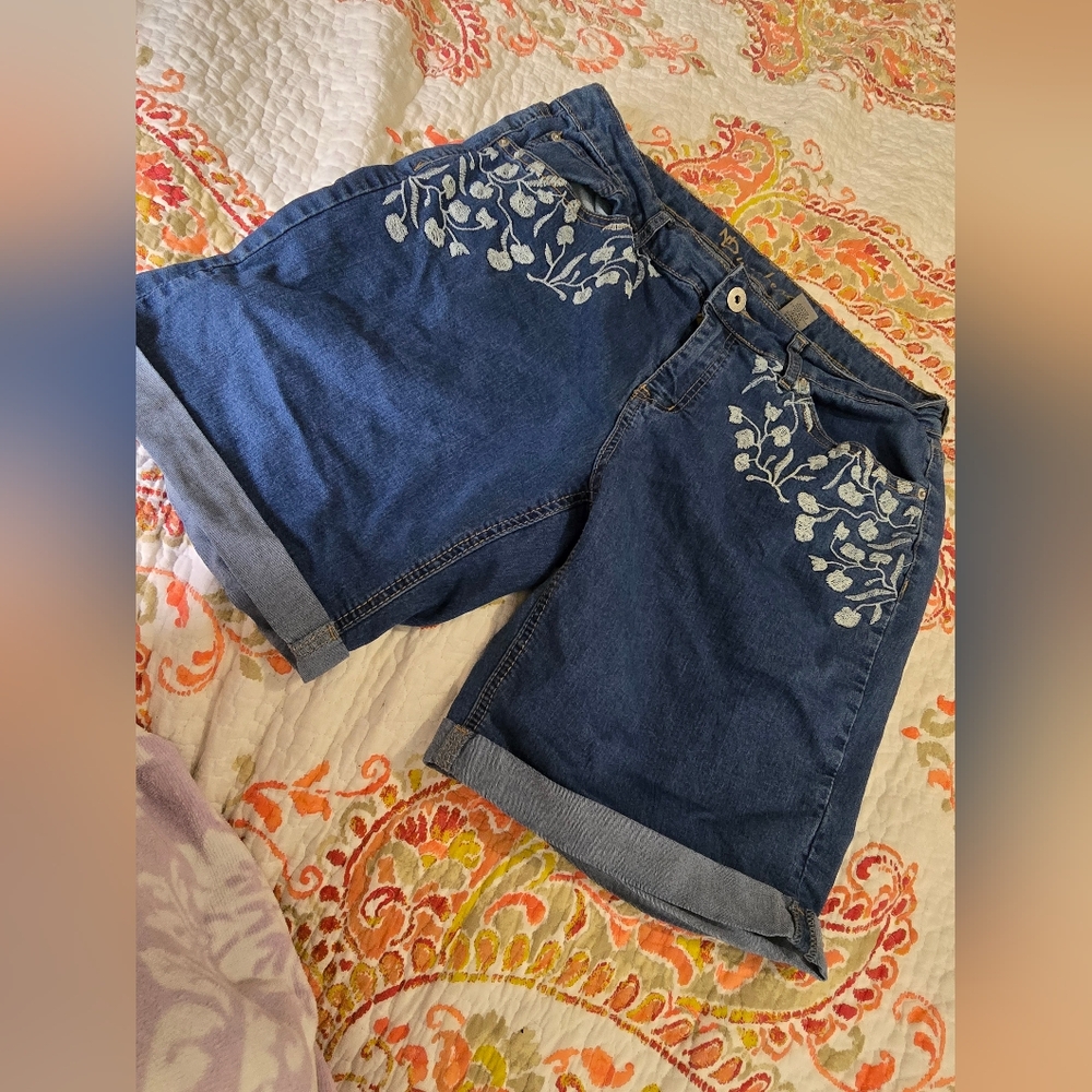 Size 14 ND Weekend Womens Blue Denim Women's Shorts, Embroidered Floral Design